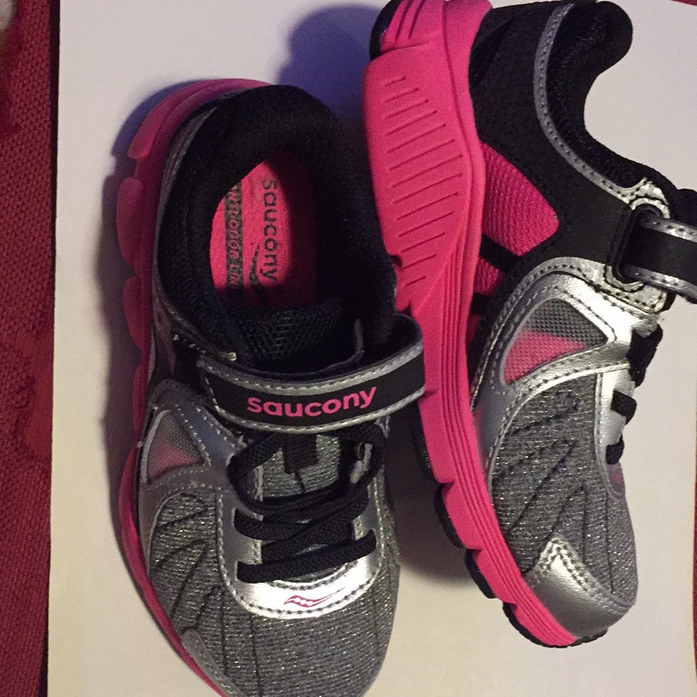 Pink silver black Saucony lace Velcro close 10.5